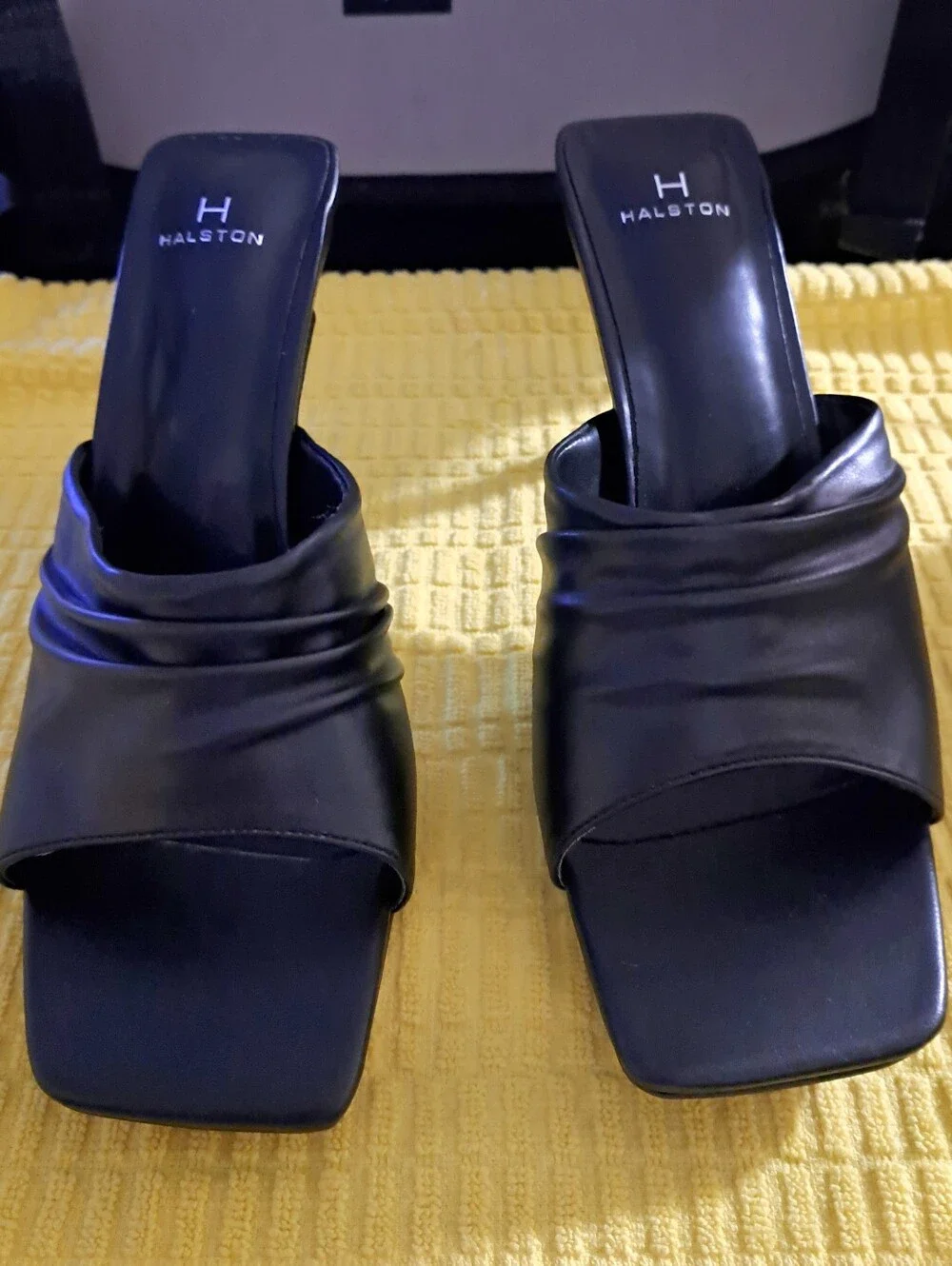 H by HALSTON HEELS size 8.5 BRAND NEW 4